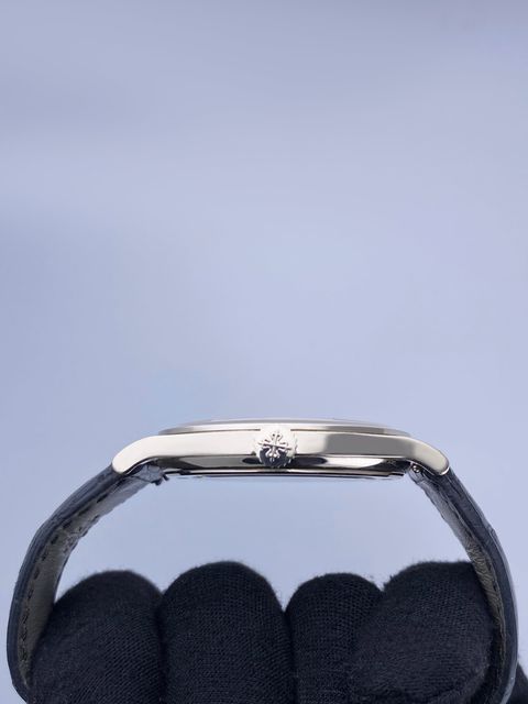 Patek Philippe Calatrava 5296G-010 Image 4